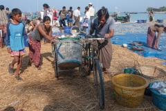 Myanmar - Fischer am Strand