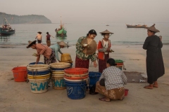 Myanmar - Fischer am Strand